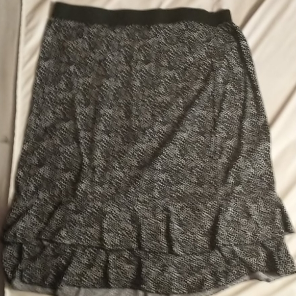 2 skirts - Picture 1 of 8